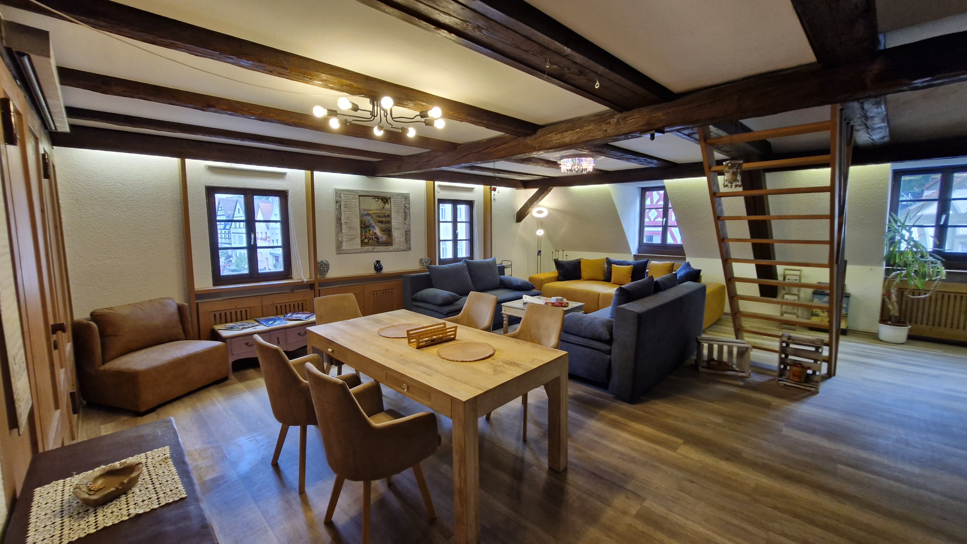 Ferienwohnung Burgblick DG Links