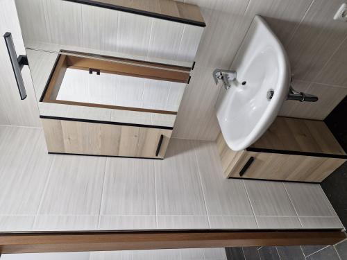 Bad mit Spiegelschrank Bad mit Spiegelschrank