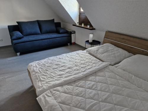 Schlafzimmer mit Schlafcouch Schlafzimmer mit Schlafcouch